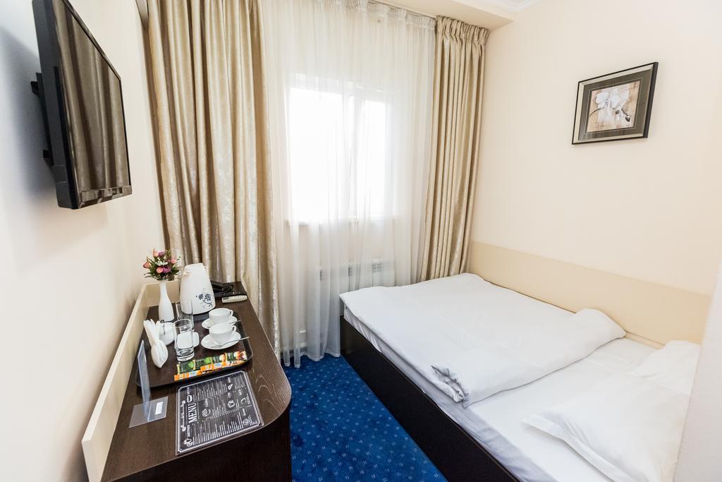 Salem Hotel On Abaya Alma-Ata Buitenkant foto